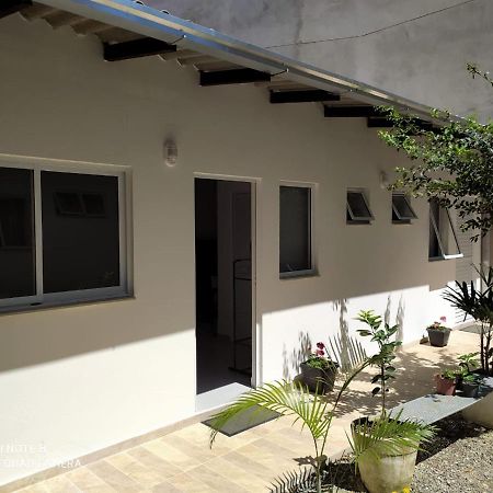 Pousada Casa Verde - Quartos Individuais - Smart Tv 32 - E Banheiro Privativo Lägenhet Itajaí Exteriör bild
