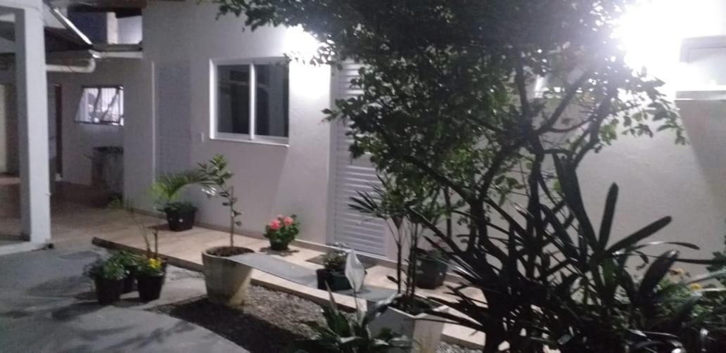 Pousada Casa Verde - Quartos Individuais - Smart Tv 32 - E Banheiro Privativo Lägenhet Itajaí Exteriör bild