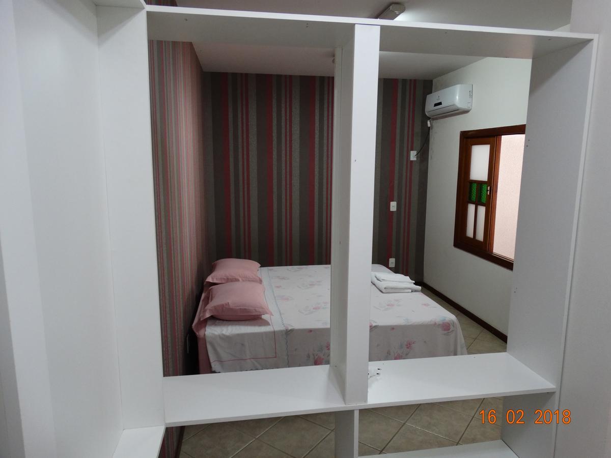 Pousada Casa Verde - Quartos Individuais - Smart Tv 32 - E Banheiro Privativo Lägenhet Itajaí Exteriör bild